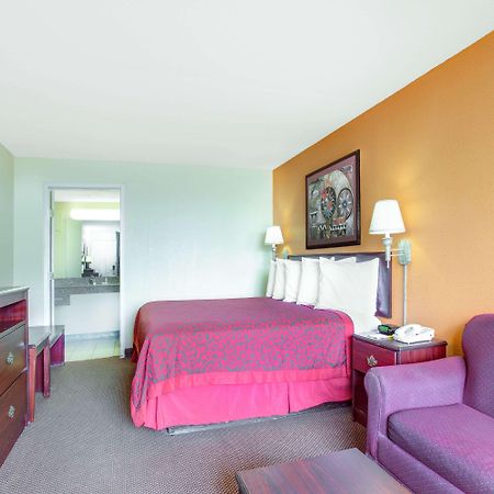 Days Inn By Wyndham Okemah Exterior photo