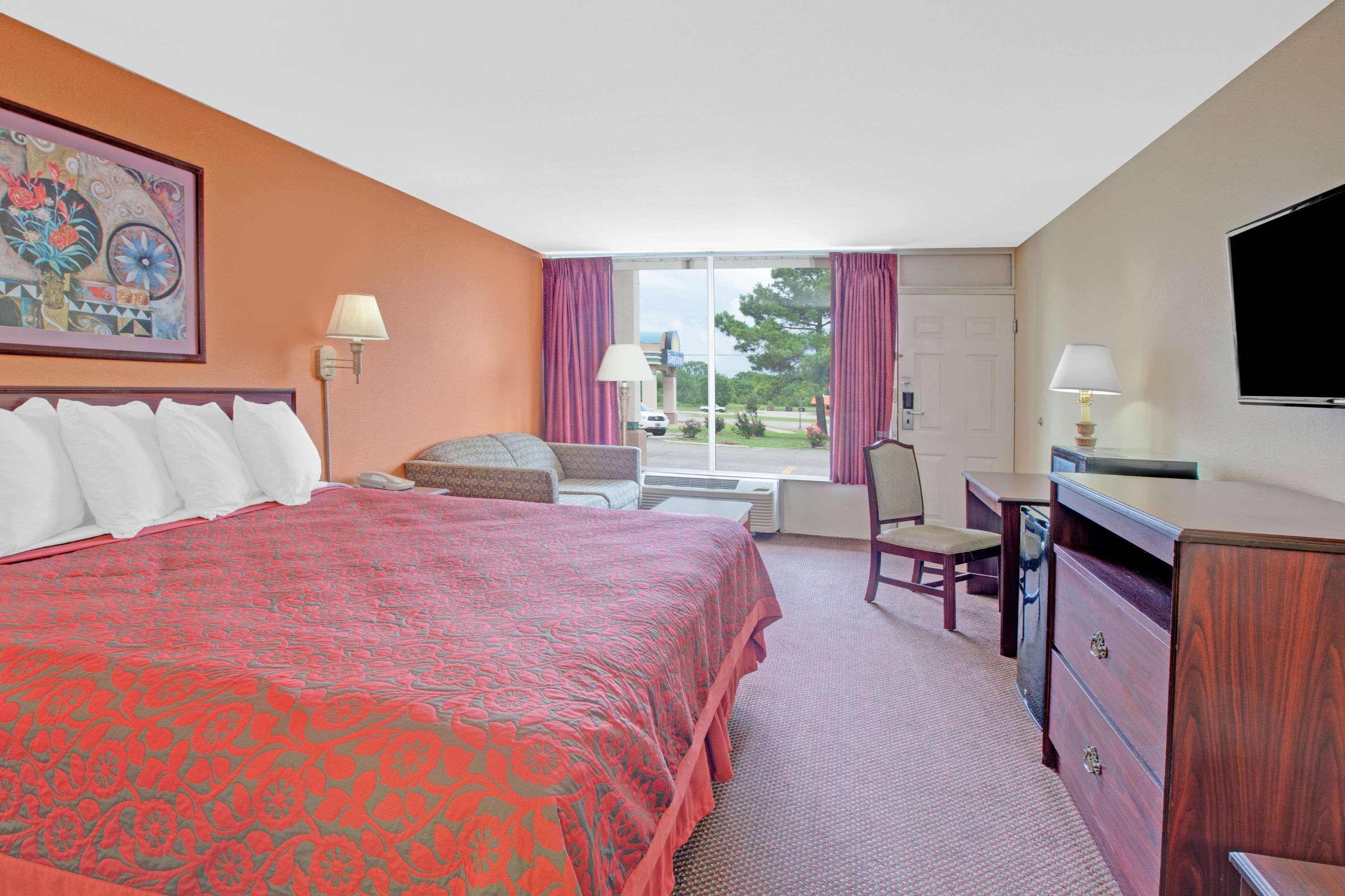 Days Inn By Wyndham Okemah Exterior photo