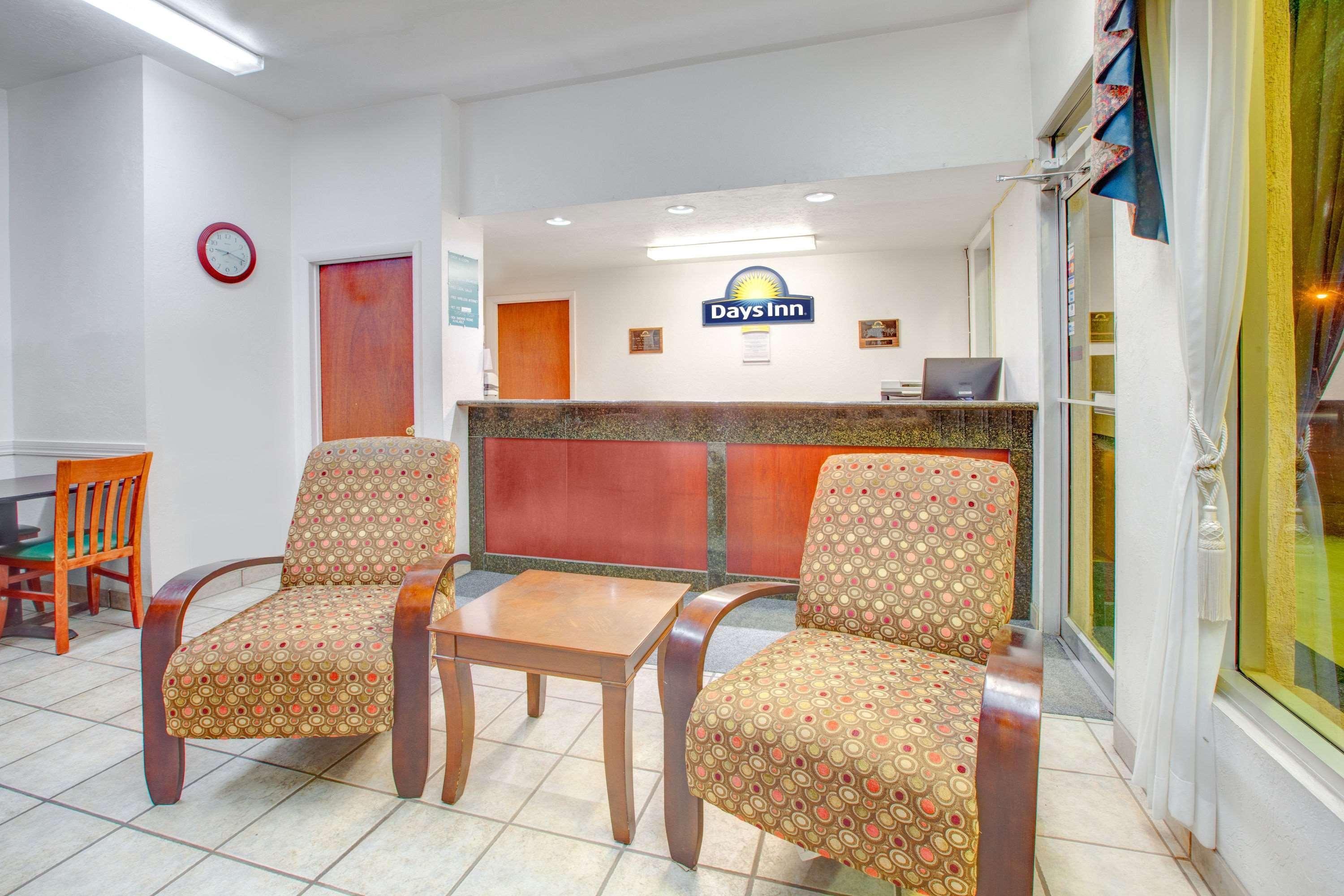 Days Inn By Wyndham Okemah Exterior photo