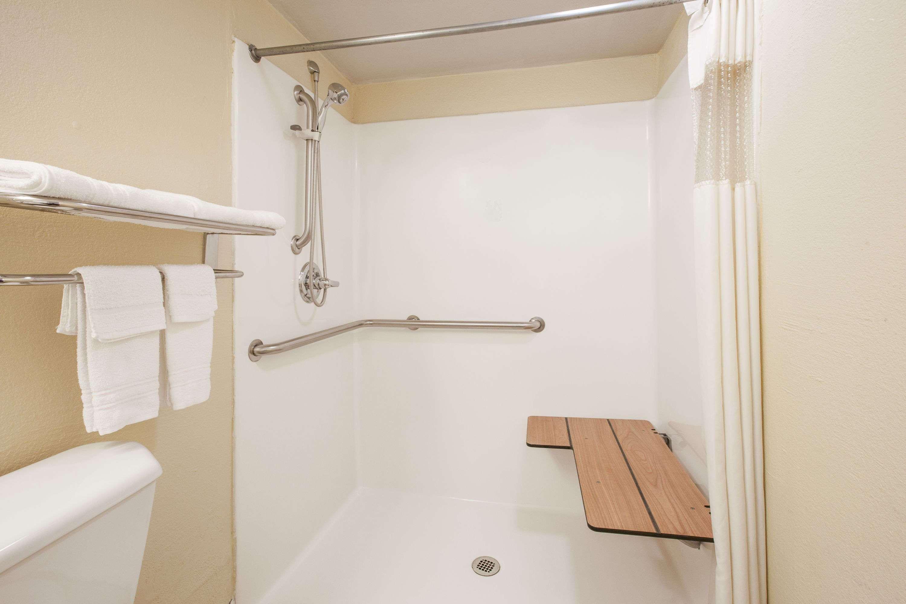 Days Inn By Wyndham Okemah Exterior photo